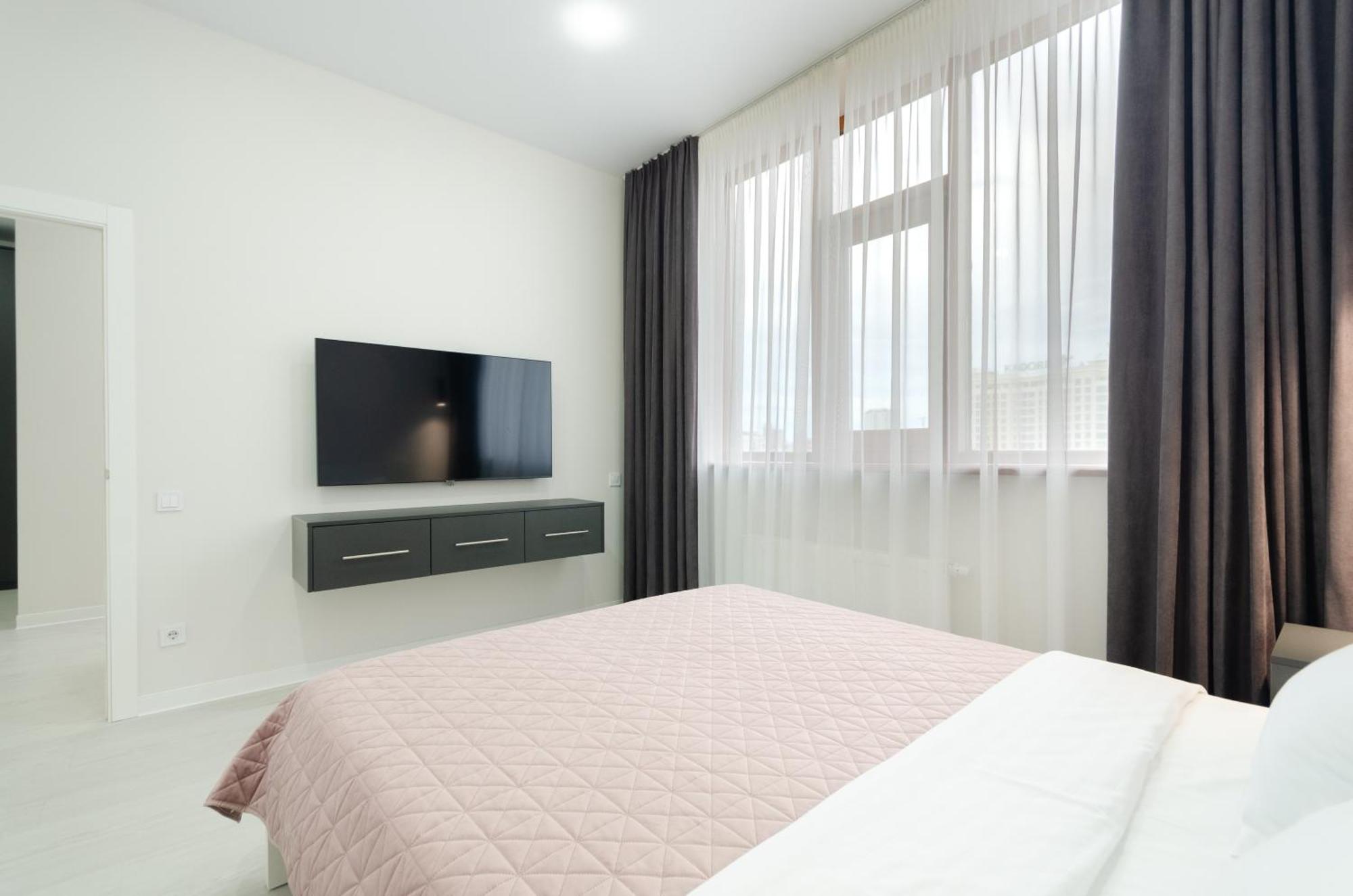 Petrovdom Inn Rc Diplomat Hall -The Smart Hotel Apartment Panoramic City View I Kiev Buitenkant foto