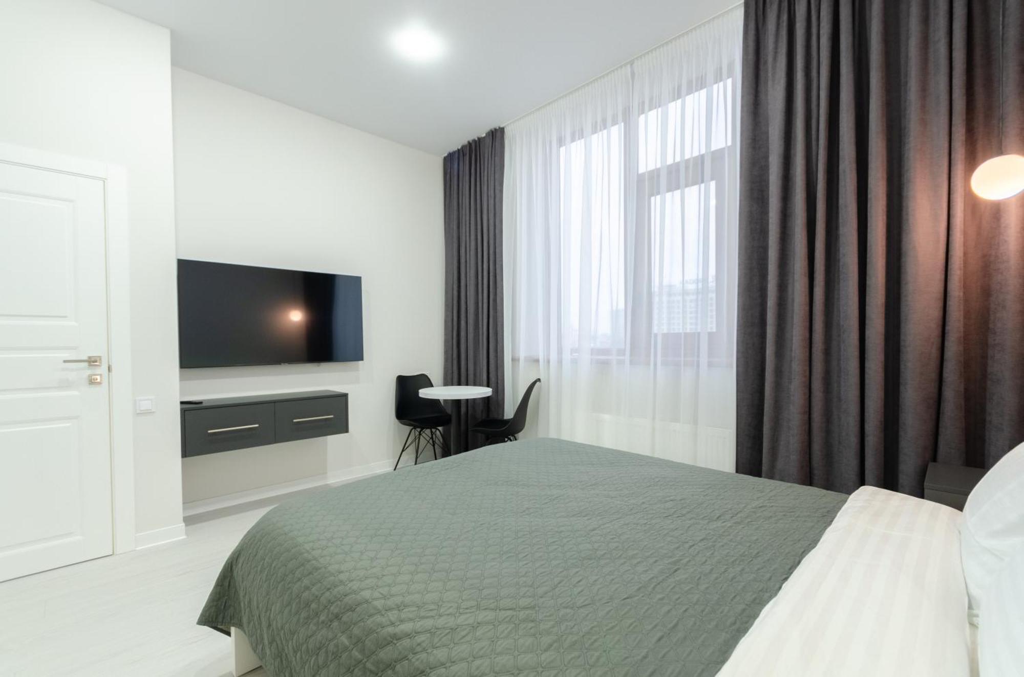 Petrovdom Inn Rc Diplomat Hall -The Smart Hotel Apartment Panoramic City View I Kiev Buitenkant foto